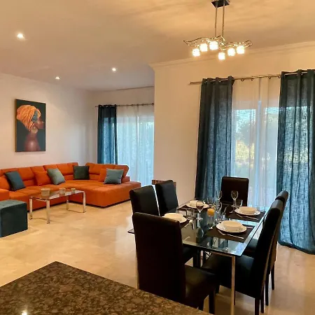 Fairway Gardens Holiday home *